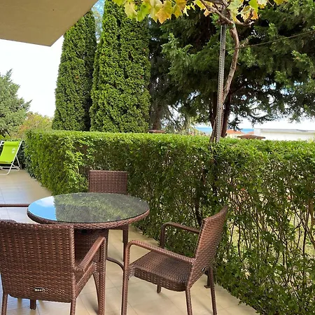 Sunny Seasons Byala Apartament *